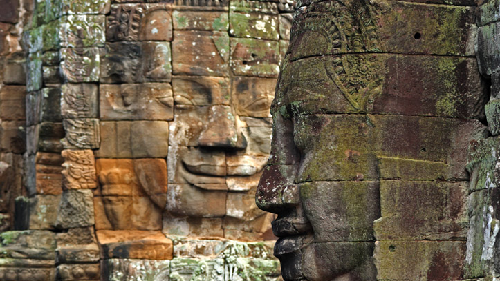 anciennes sculptures murales angkor visages
