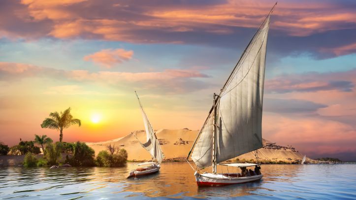 Egypte-assouan-coucher-soleil-pyramides-liste