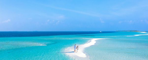 Phillipine-couple-eau-bleu-liste