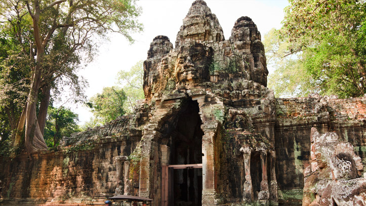 Une des portes de l’ancienne Cité Royale d’Angkor Thom