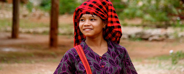 Une jeune Birmane au beau sourire...