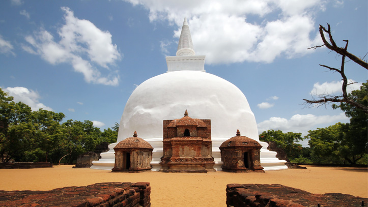 Sri-lanka-Polonnaruwa-stupa-Kiri-Vihara