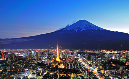 Vue de nuit sur Tokyo et le Mont Fuji
