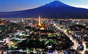 Vue de nuit sur Tokyo et le Mont Fuji