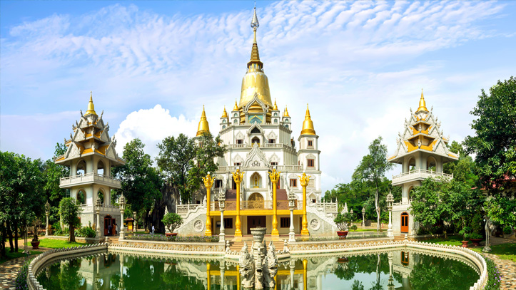 Vietnam-Ho-chi-minh-temple
