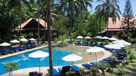 Bang-saphan-hotel-piscine-loisirs
