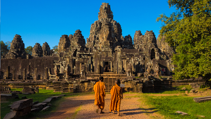 Cambodge angkor wats moines statues