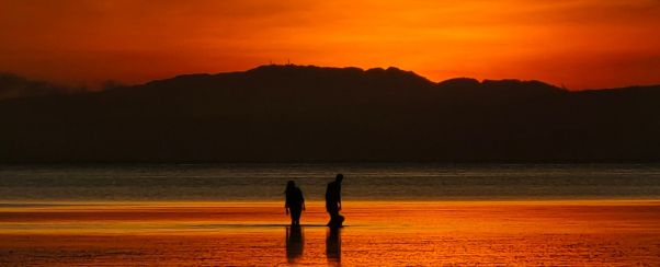 coucher-soleil-couple-orange