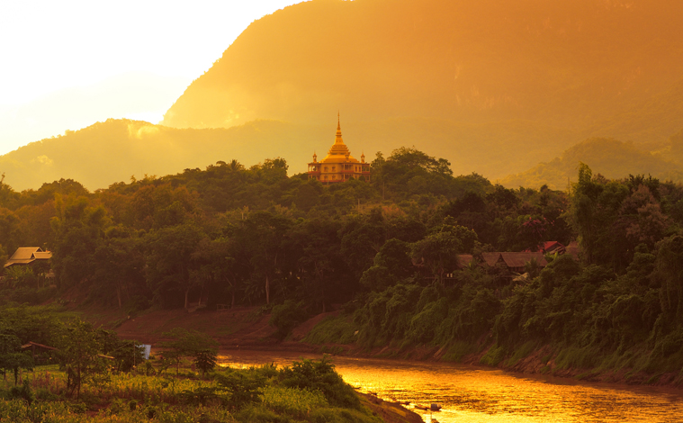 coucher-soleil-temple-laos