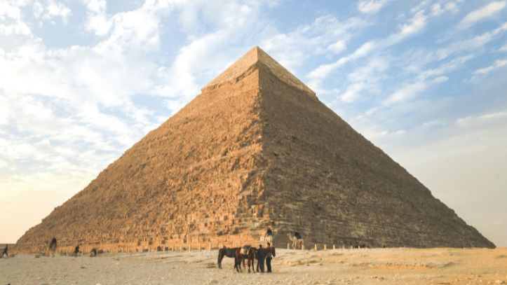 egypte-desert-pyramide-seul