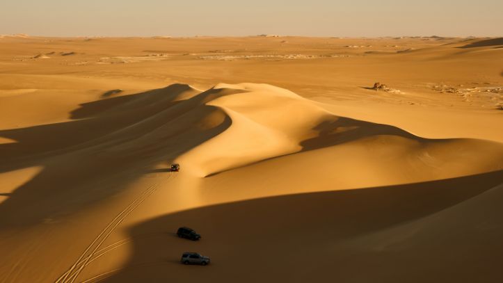 egypte-desert-voiture-drone