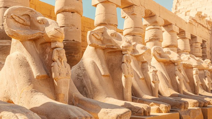 egypte-sphinx-tete-chevre