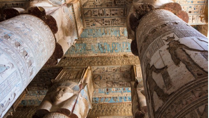 egypte-temple-colonne-plafond