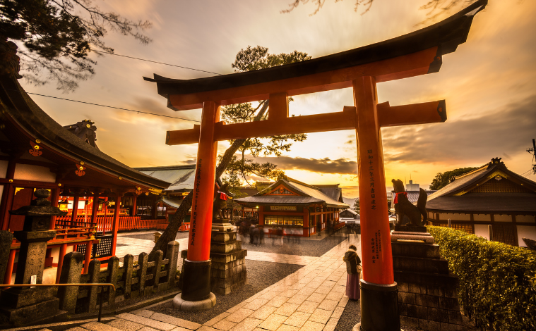 kyoto-torii-tradition-vue